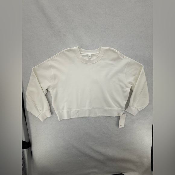 NWT Lululemon Perfectly Oversized Crop Crew
White Size 14 - Picture 6 of 12